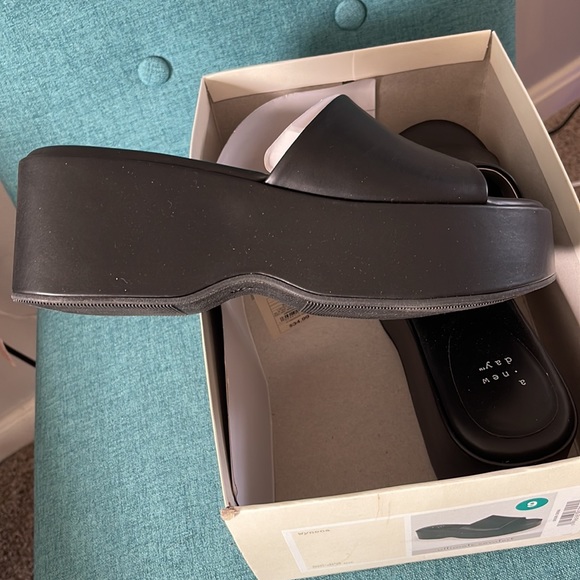 A New Day Black Wynona Platform Sandals - Picture 5 of 10